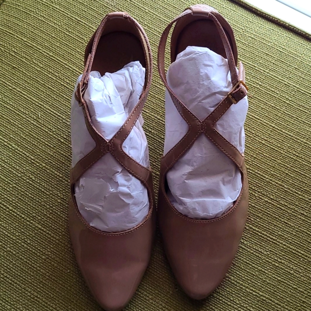 GENTLY USES Aersole patent nude kitten pumps 7.5m